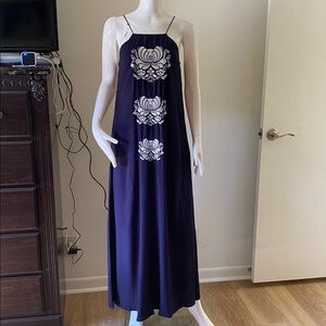 Elegant Navy Maxi Dress with White Embroidery